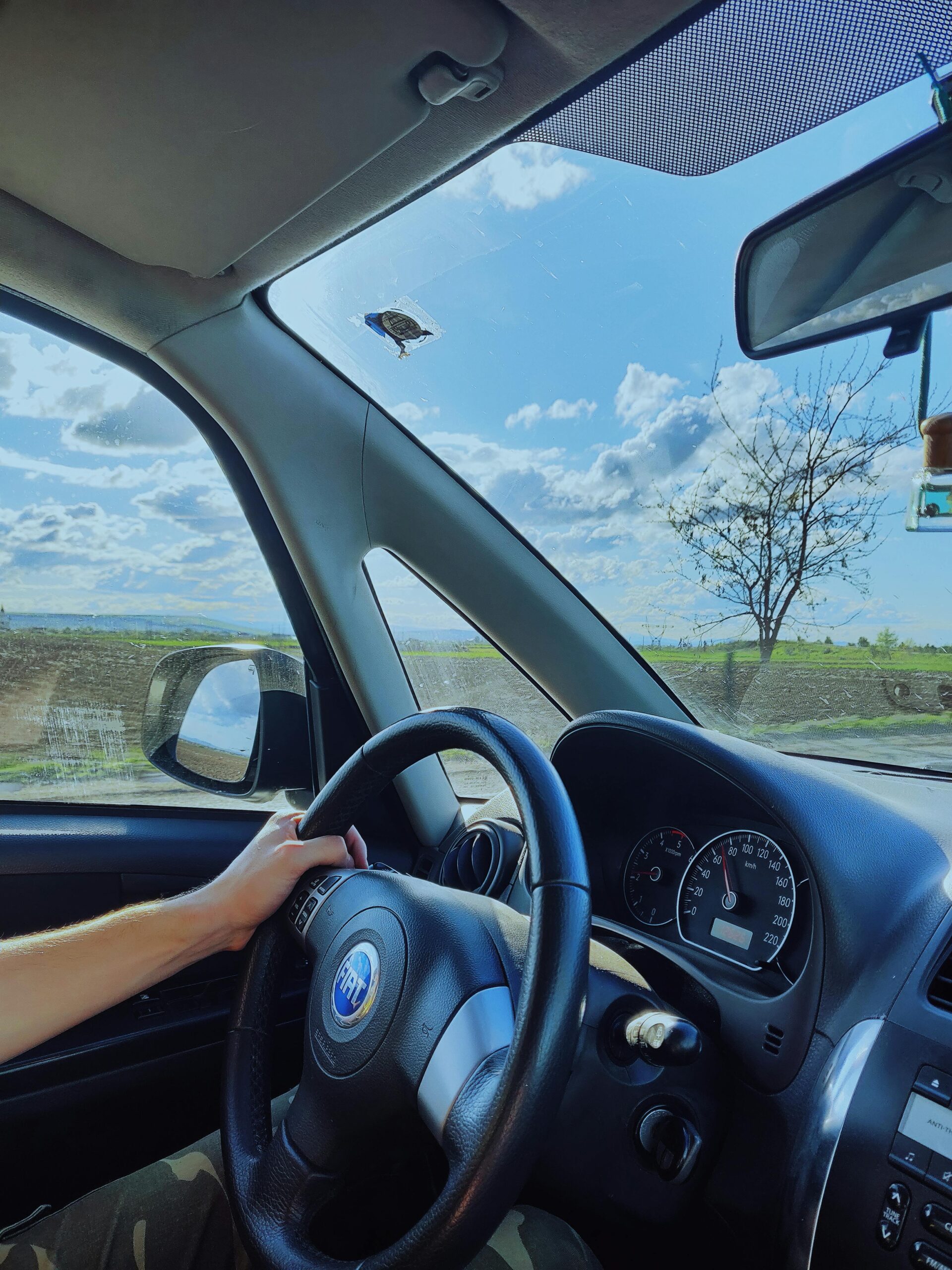 Lato czy zima – która pora roku jest lepsza do kursu prawa jazdy?